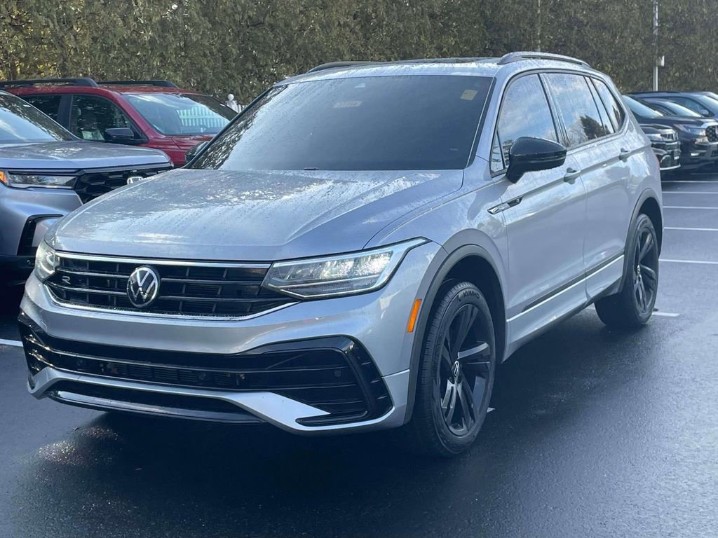 Used 2023 Volkswagen Tiguan SE R-Line image 3