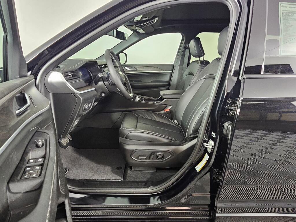 New 2026 Jeep Grand Cherokee Limited image 18