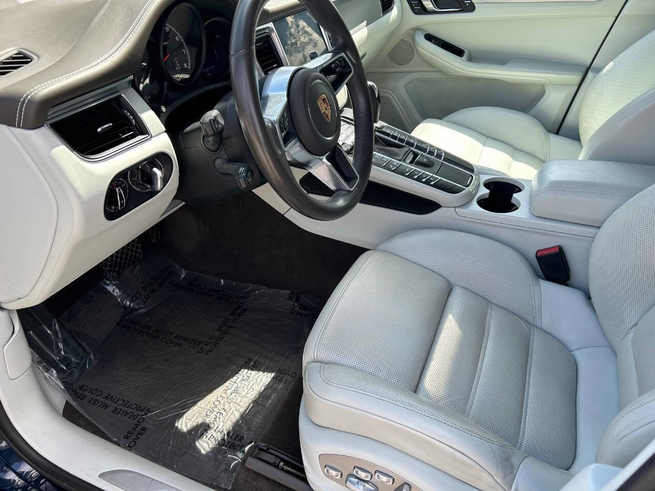 Used 2017 Porsche Macan Turbo image 22