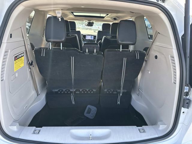 Used 2023 Chrysler Pacifica Limited FWD image 7