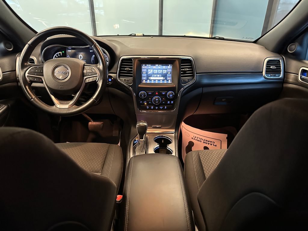 Used 2019 Jeep Grand Cherokee Laredo w/ Security & Convenience Group AWD/4WD image 9