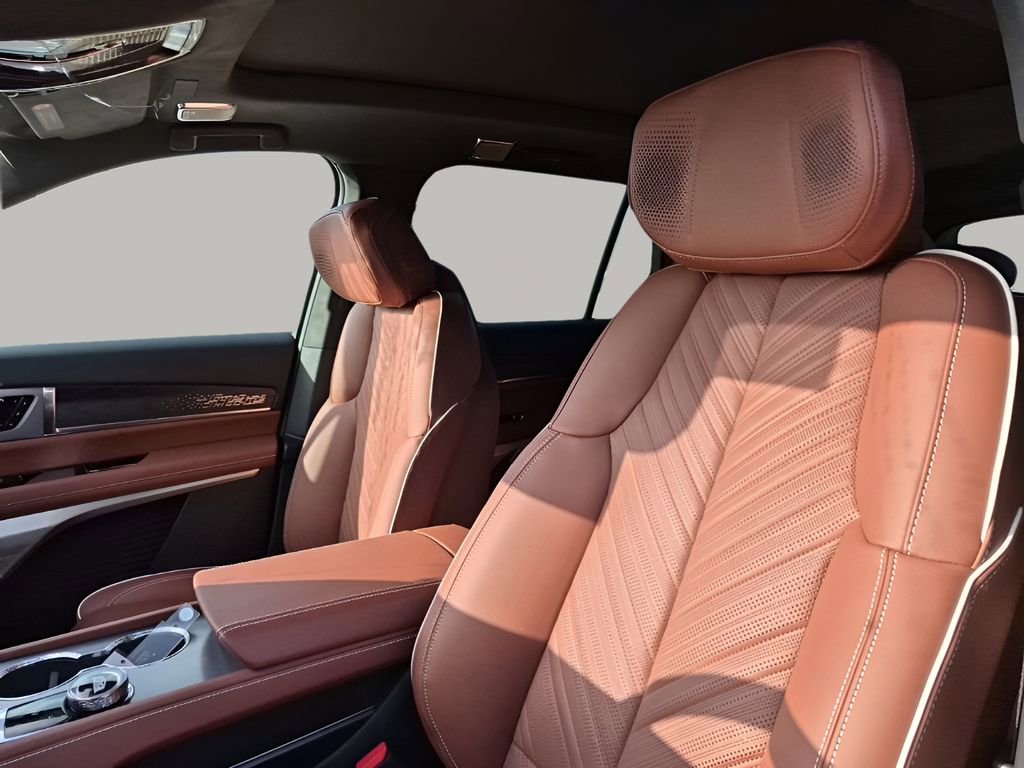 New 2026 Cadillac Vistiq Platinum w/ LPO, Floor Liner Package image 31