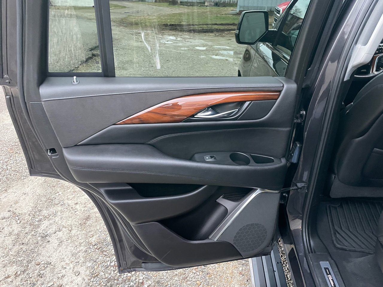 Used 2017 Cadillac Escalade Premium Luxury image 17