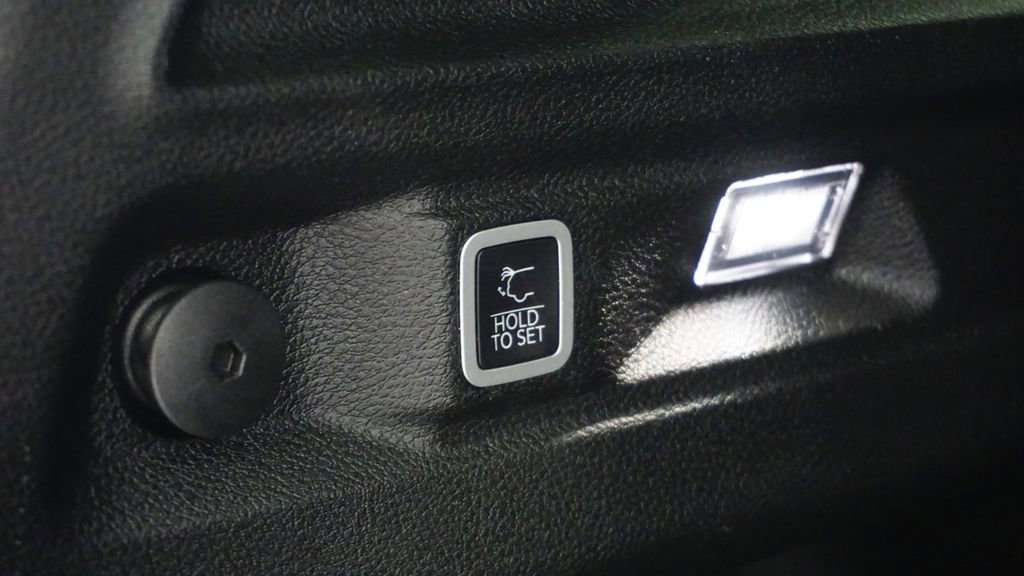 Certified 2022 Jeep Grand Cherokee L Laredo image 18