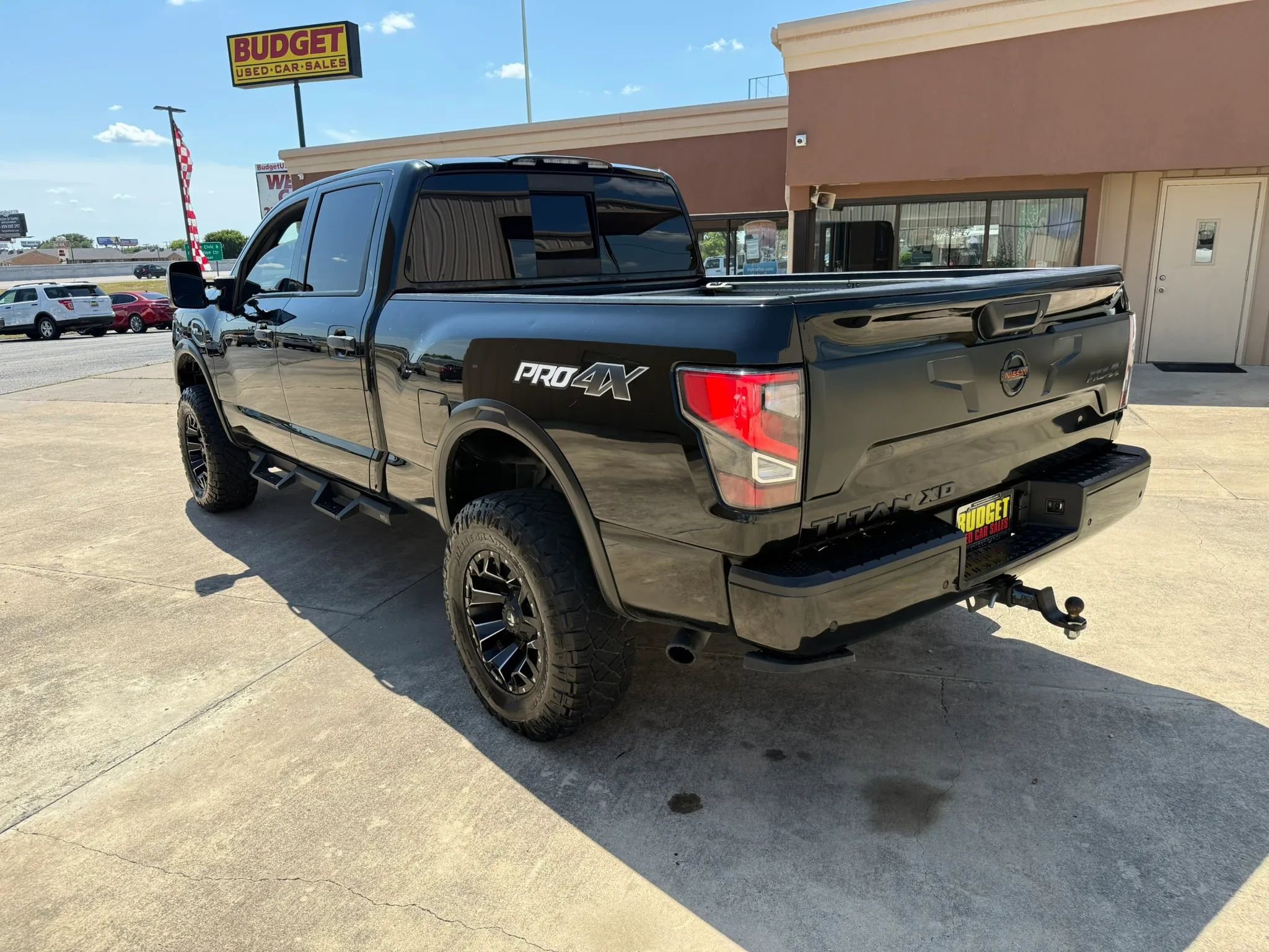Used 2020 Nissan Titan PRO-4X w/ Pro-4x Convenience Package AWD/4WD image 8