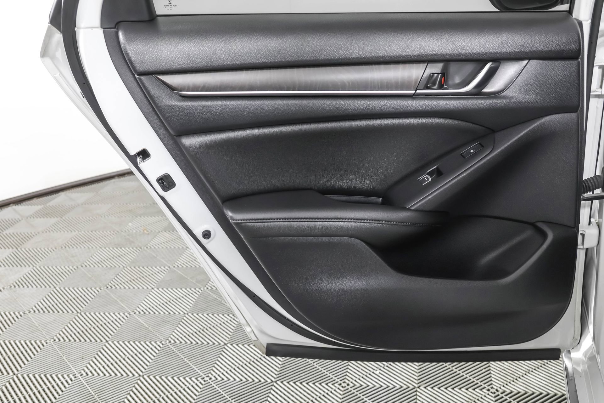 Used 2020 Honda Accord Touring image 40