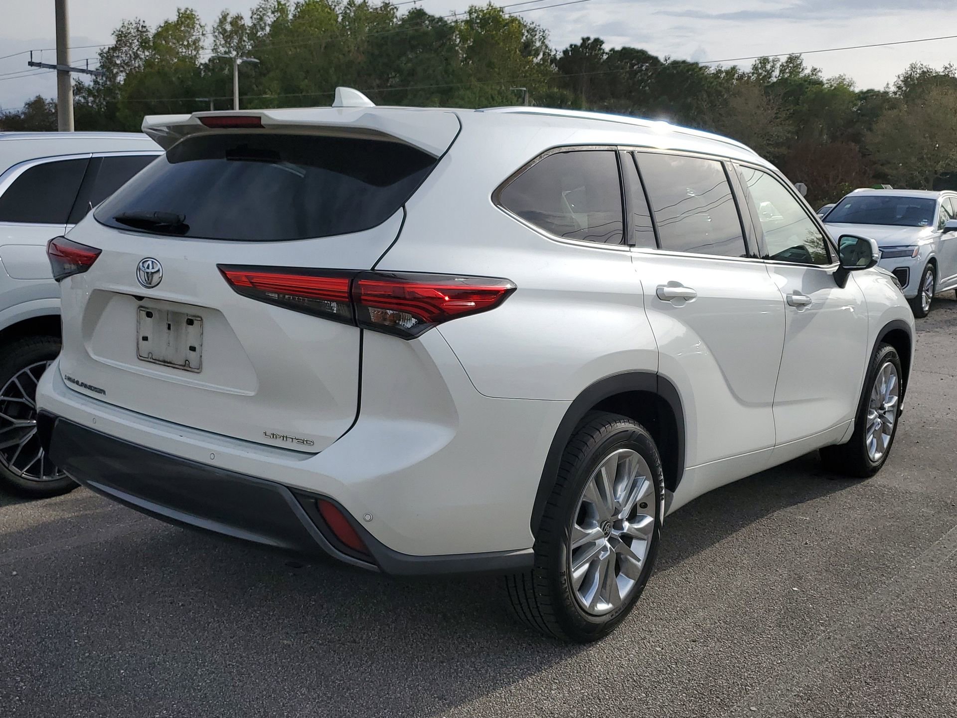 Used 2020 Toyota Highlander Limited image 6