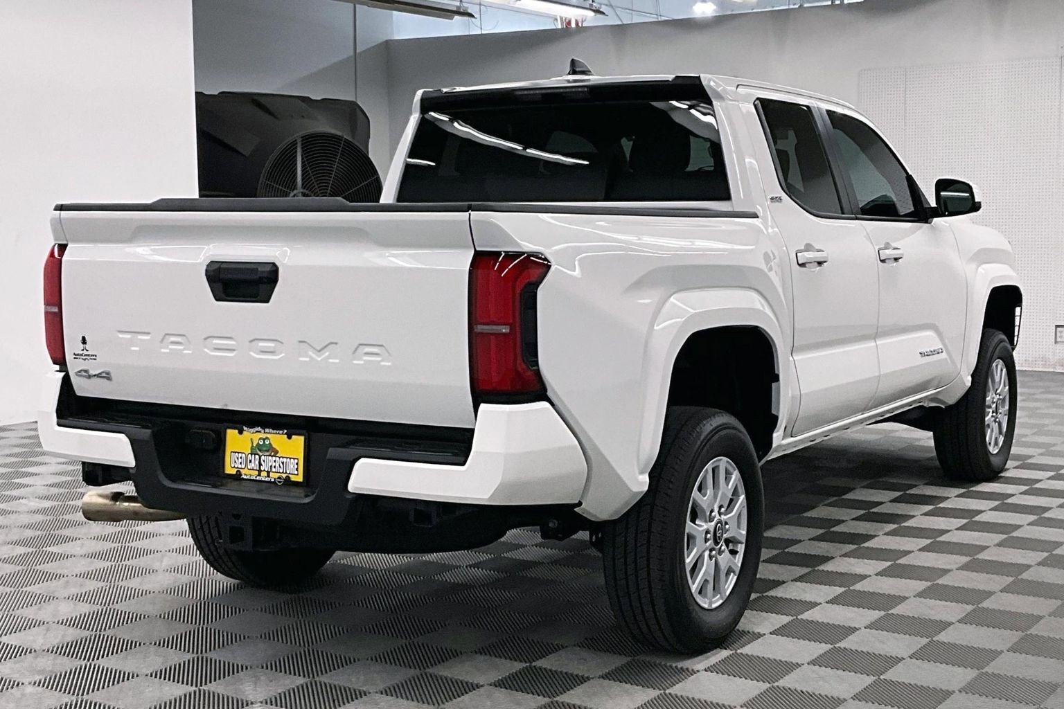Used 2025 Toyota Tacoma SR5 AWD/4WD image 13