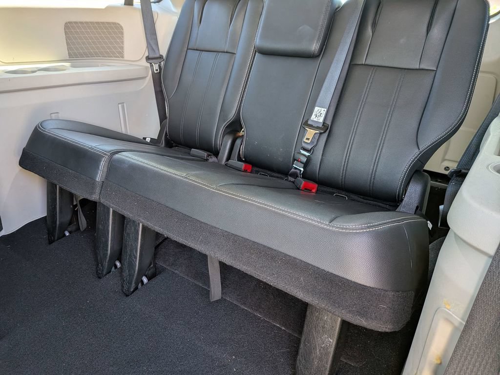 Used 2015 Chrysler Town & Country LX FWD image 19