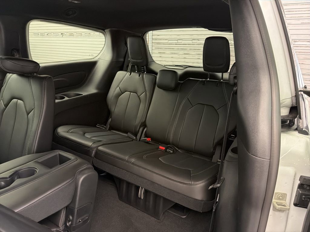 New 2026 Chrysler Pacifica Select FWD image 16