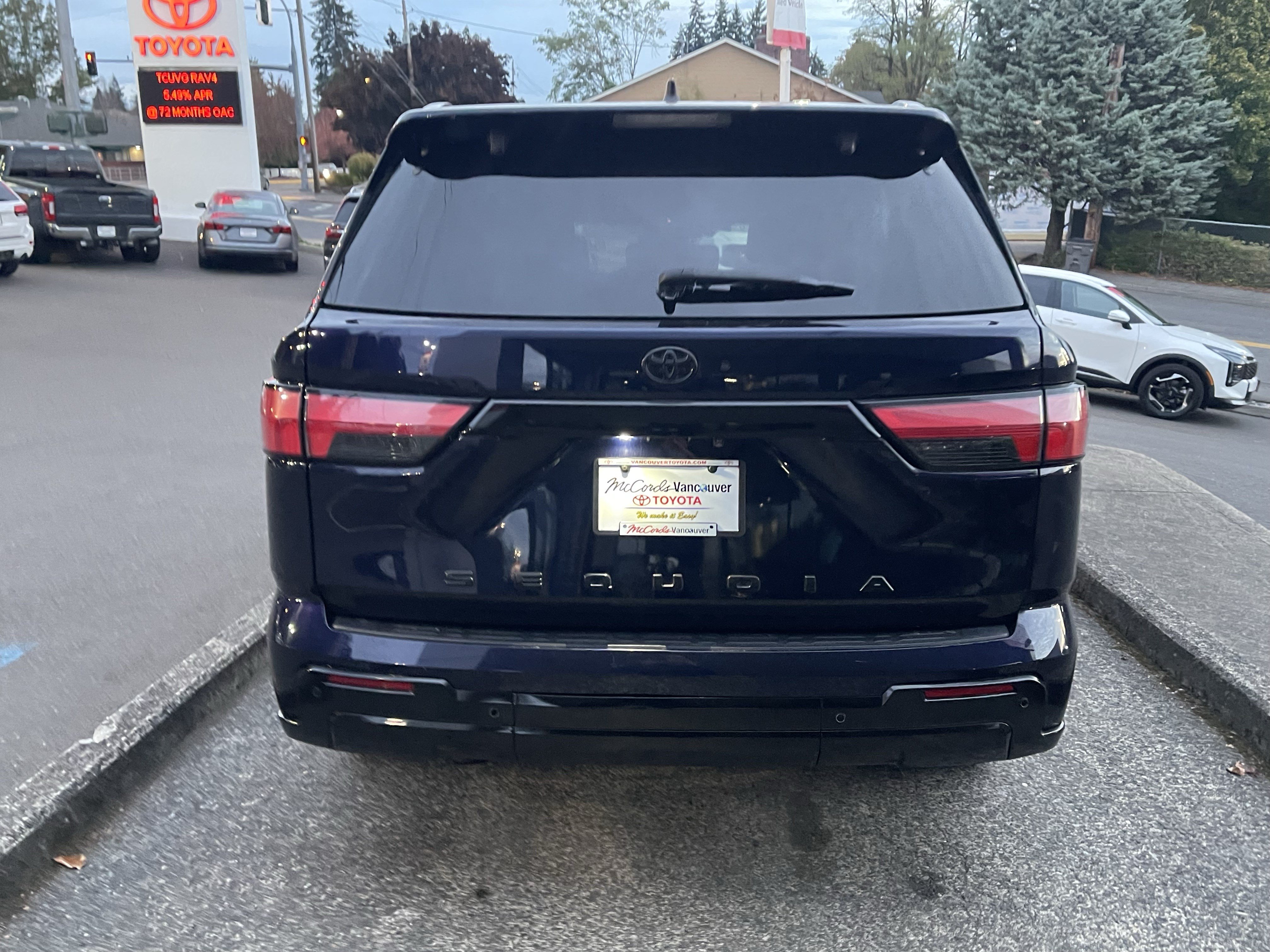 Certified 2024 Toyota Sequoia Platinum AWD/4WD image 6