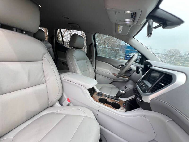 Used 2018 GMC Acadia SLE image 15