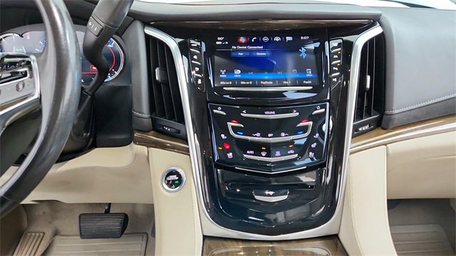 Used 2020 Cadillac Escalade Luxury image 16