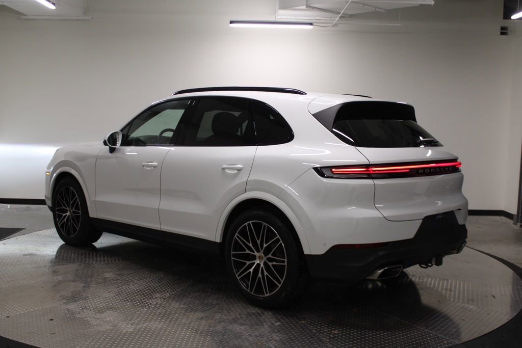 Certified 2025 Porsche Cayenne image 3