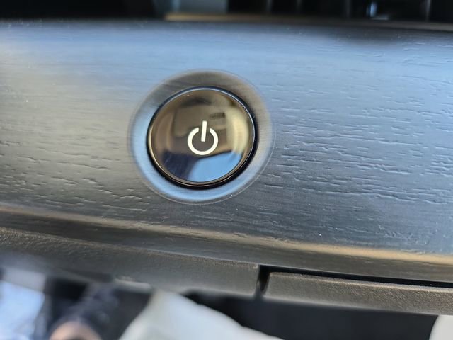 New 2025 Nissan Ariya Platinum image 28