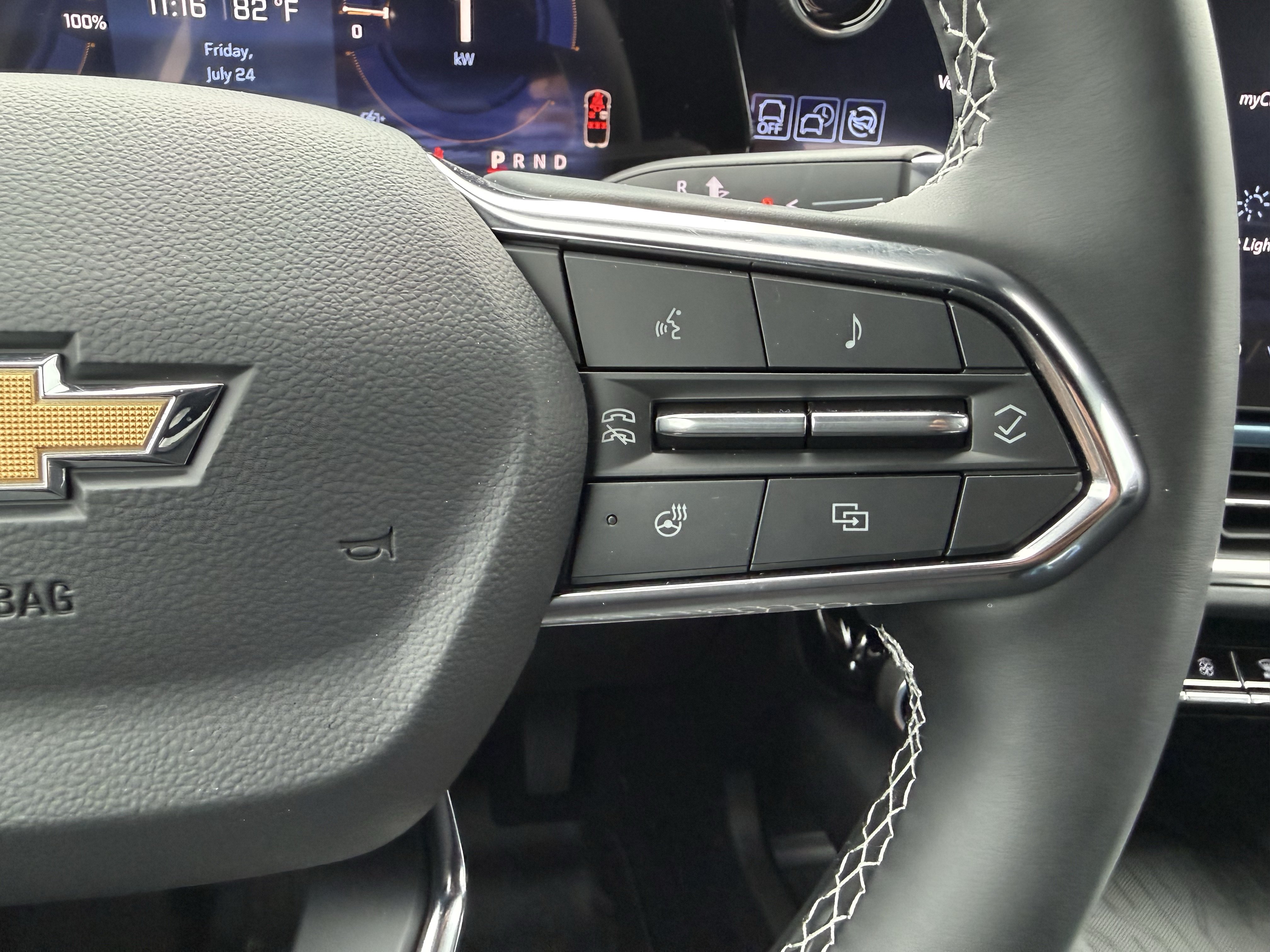 New 2026 Chevrolet Equinox EV LT w/ Convenience Package II FWD image 19