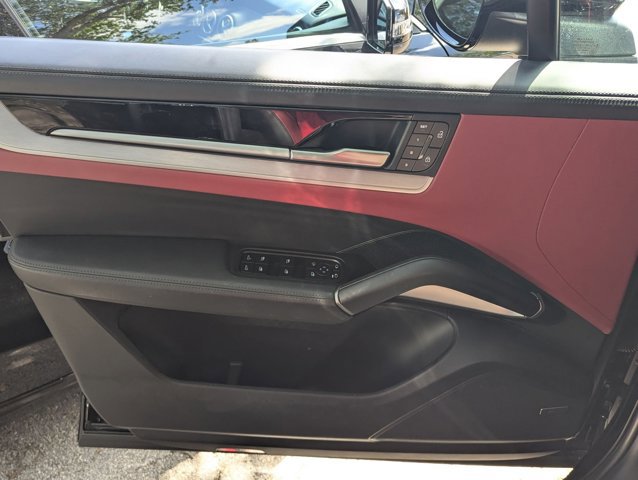 Used 2024 Porsche Cayenne S image 9