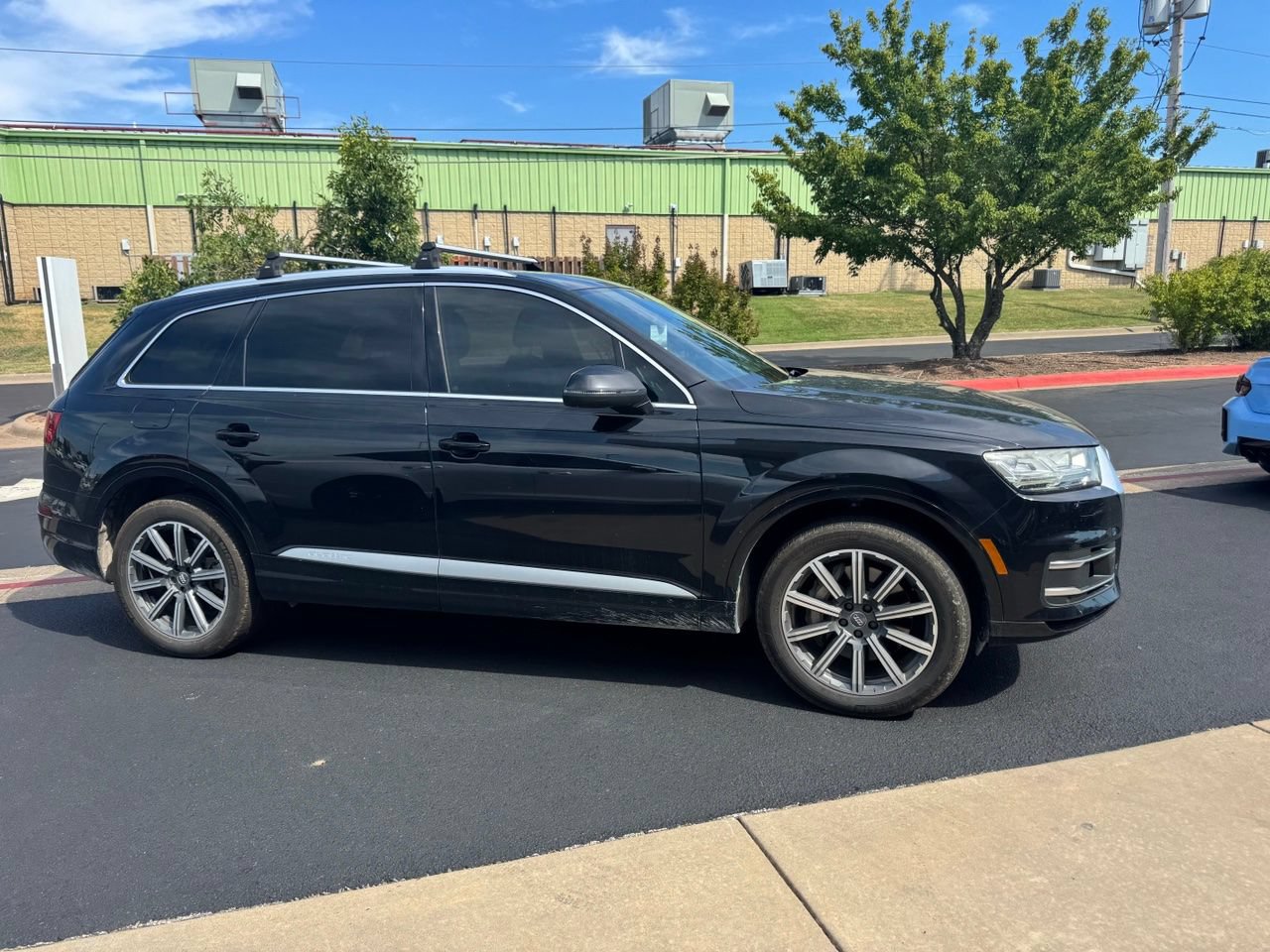 Used 2017 Audi Q7 3.0T Premium Plus w/ Premium Plus Package AWD/4WD image 2