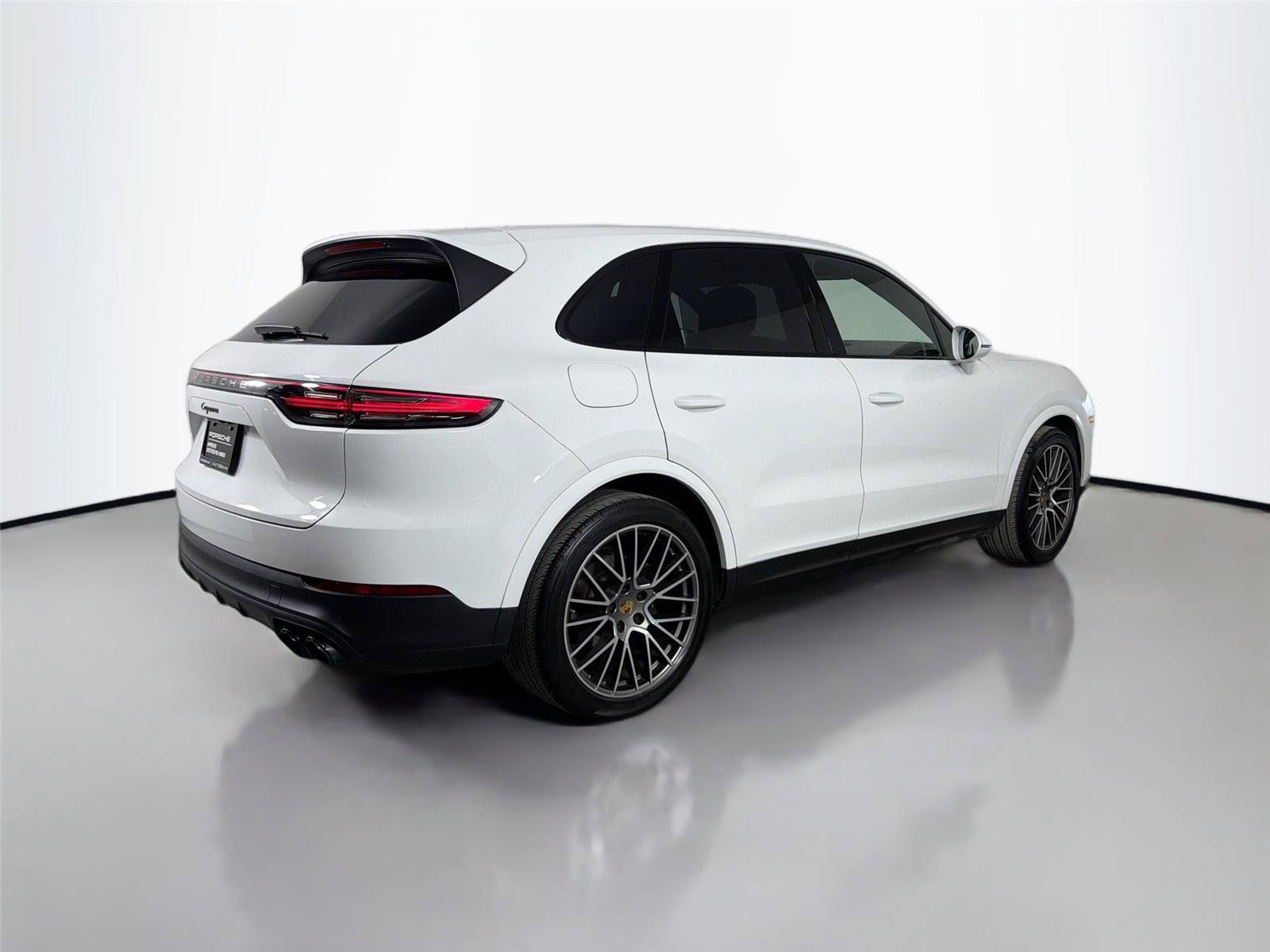 Certified 2023 Porsche Cayenne Platinum Edition AWD/4WD image 7