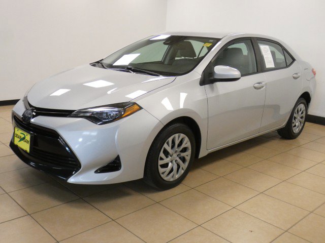 Used 2018 Toyota Corolla LE image 2