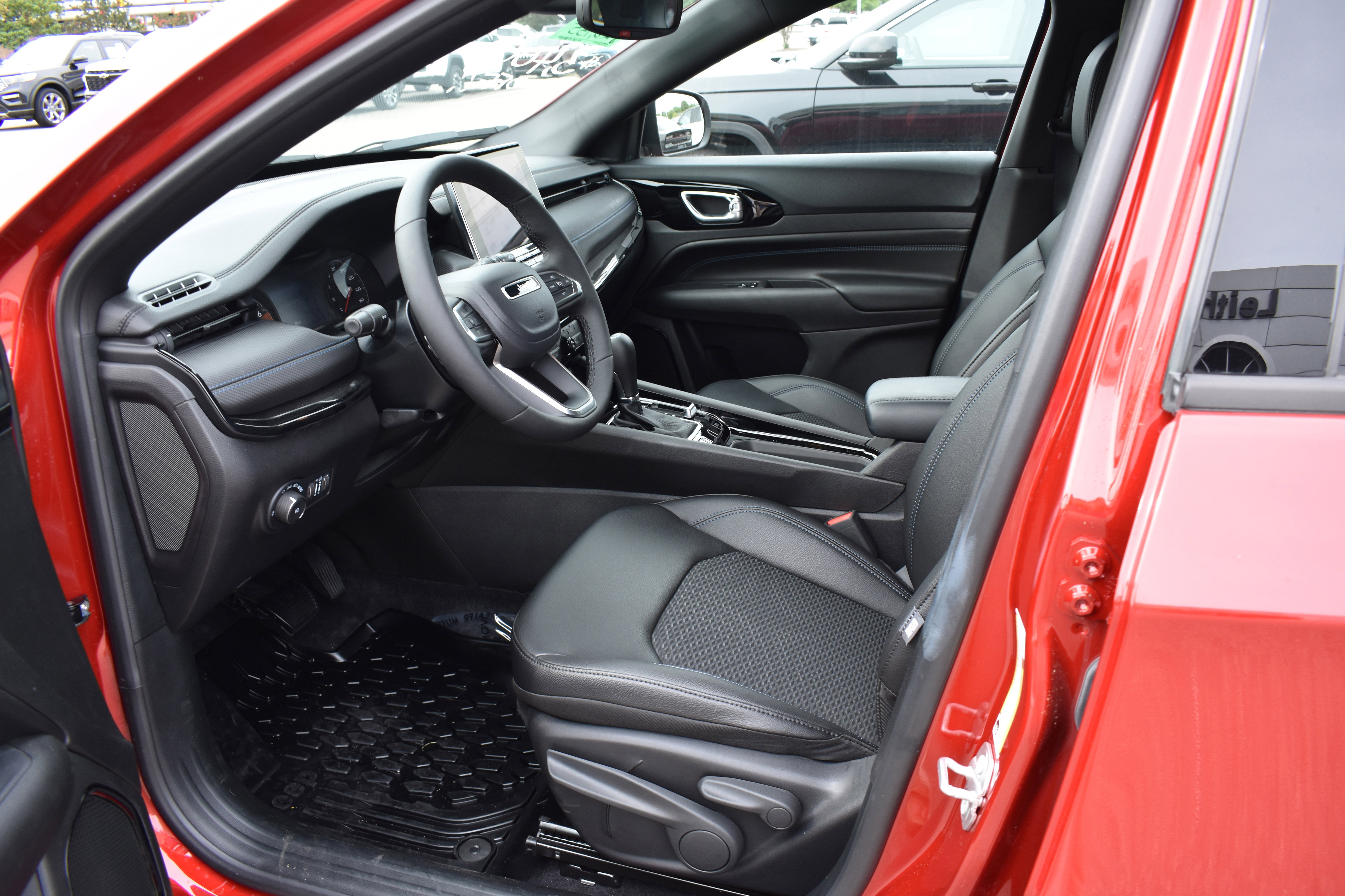 New 2025 Jeep Compass Latitude w/ Altitude Special Edition image 12