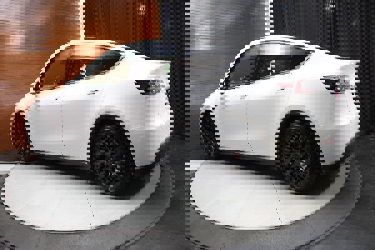 Used 2023 Tesla Model Y Performance image 14