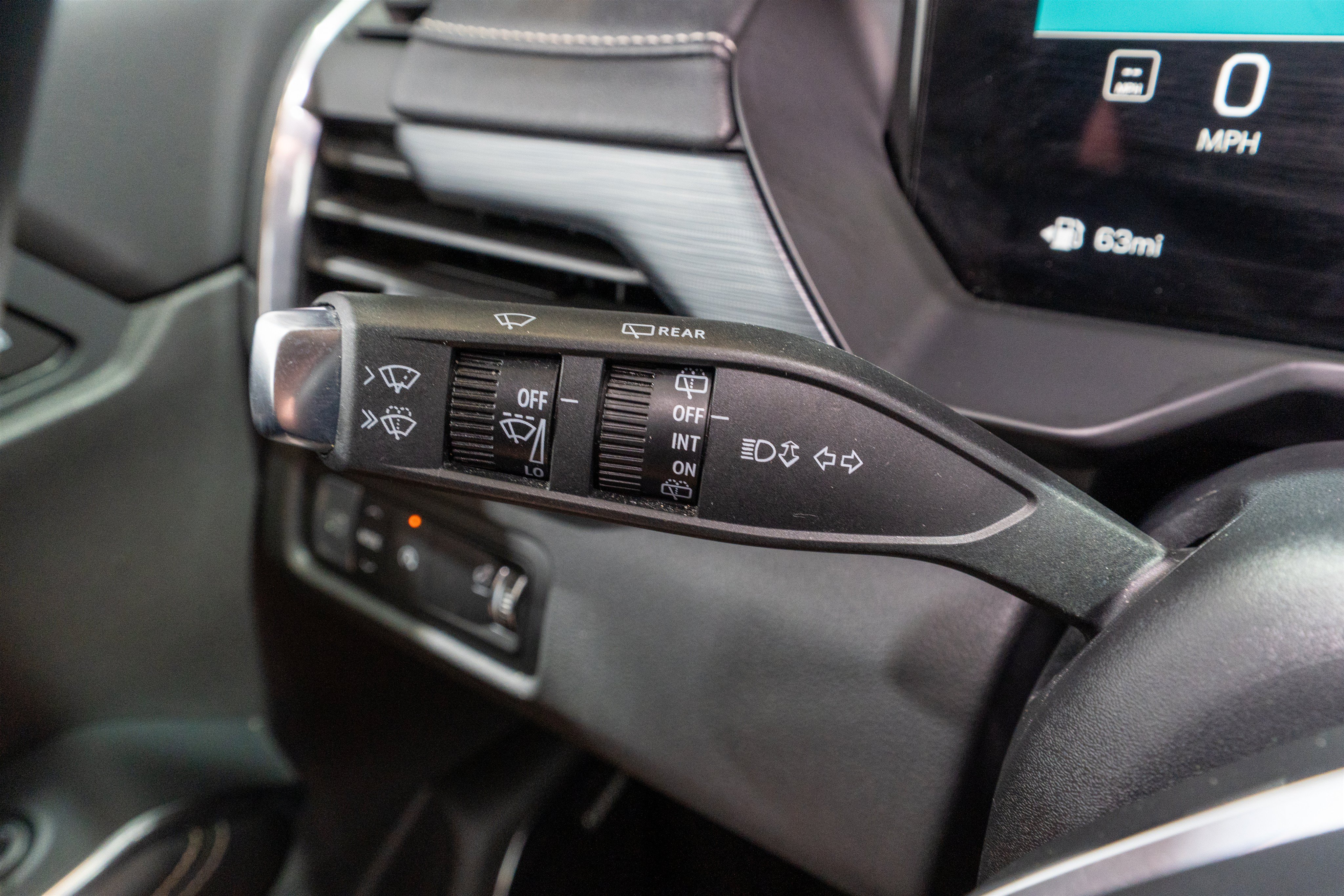 Used 2026 GMC Acadia Elevation w/ Elevation Premium Package FWD image 28