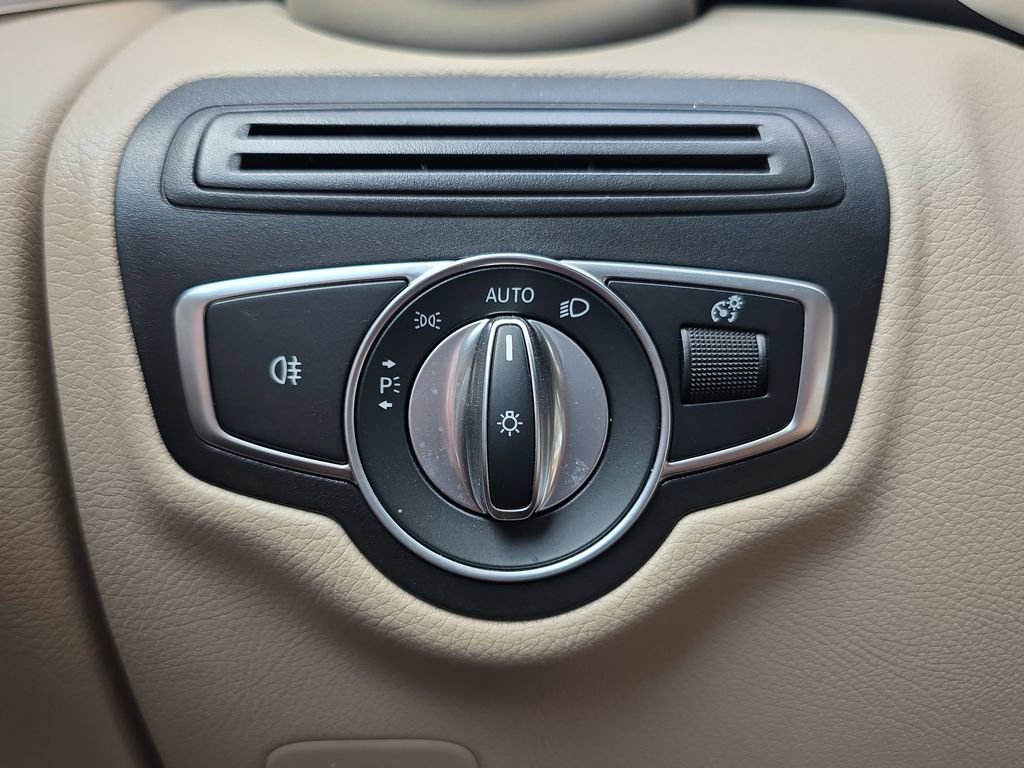 Certified 2021 Mercedes-Benz GLC 300 4MATIC image 28