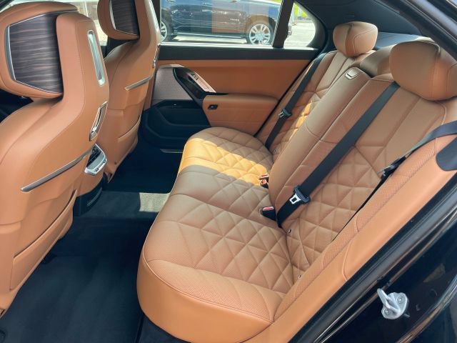Used 2025 BMW 740i xDrive AWD/4WD image 44
