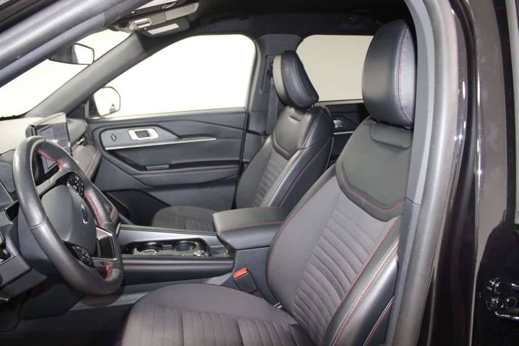 Used 2025 Ford Explorer ST-Line AWD/4WD image 14