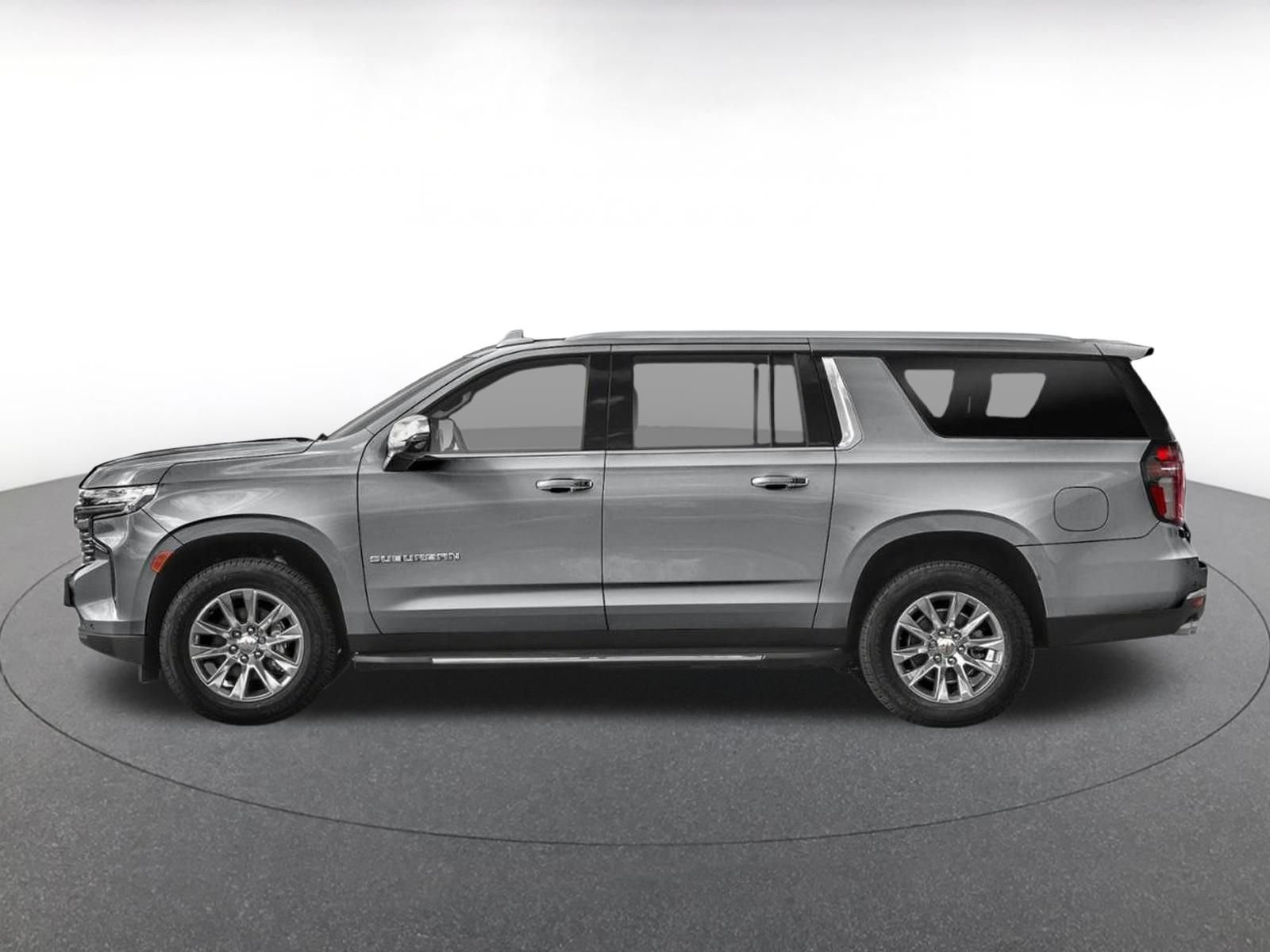 Used 2023 Chevrolet Suburban Premier RWD image 3