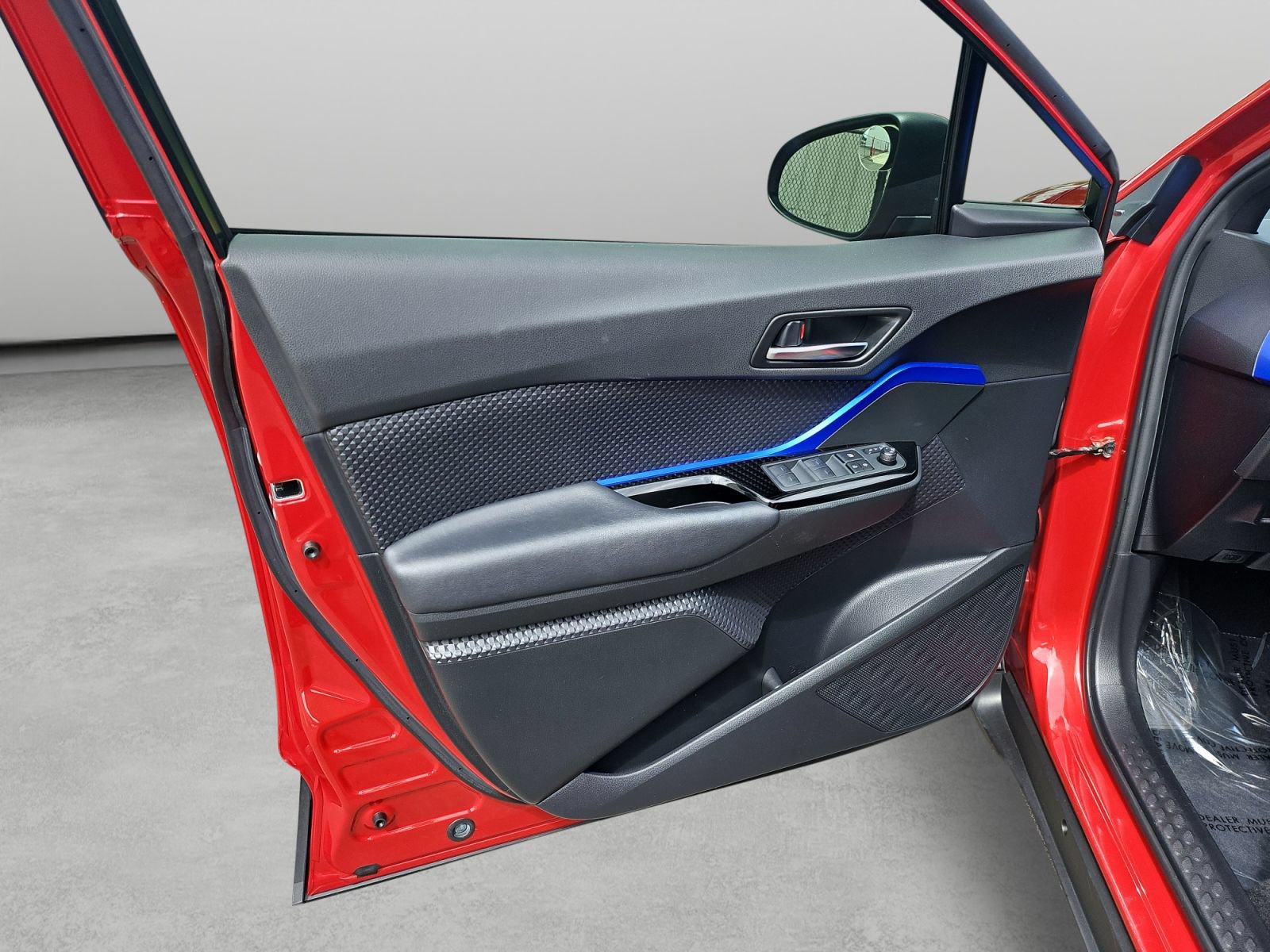 Used 2021 Toyota C-HR XLE FWD image 28