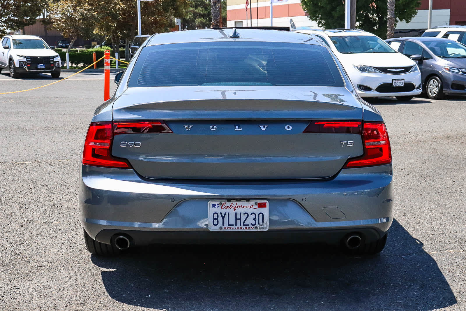 Used 2018 Volvo S90 T5 Momentum w/ Convenience Package FWD image 8