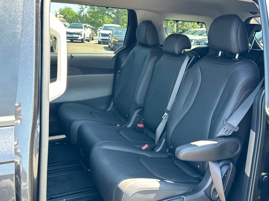 New 2026 Kia Carnival EX image 14