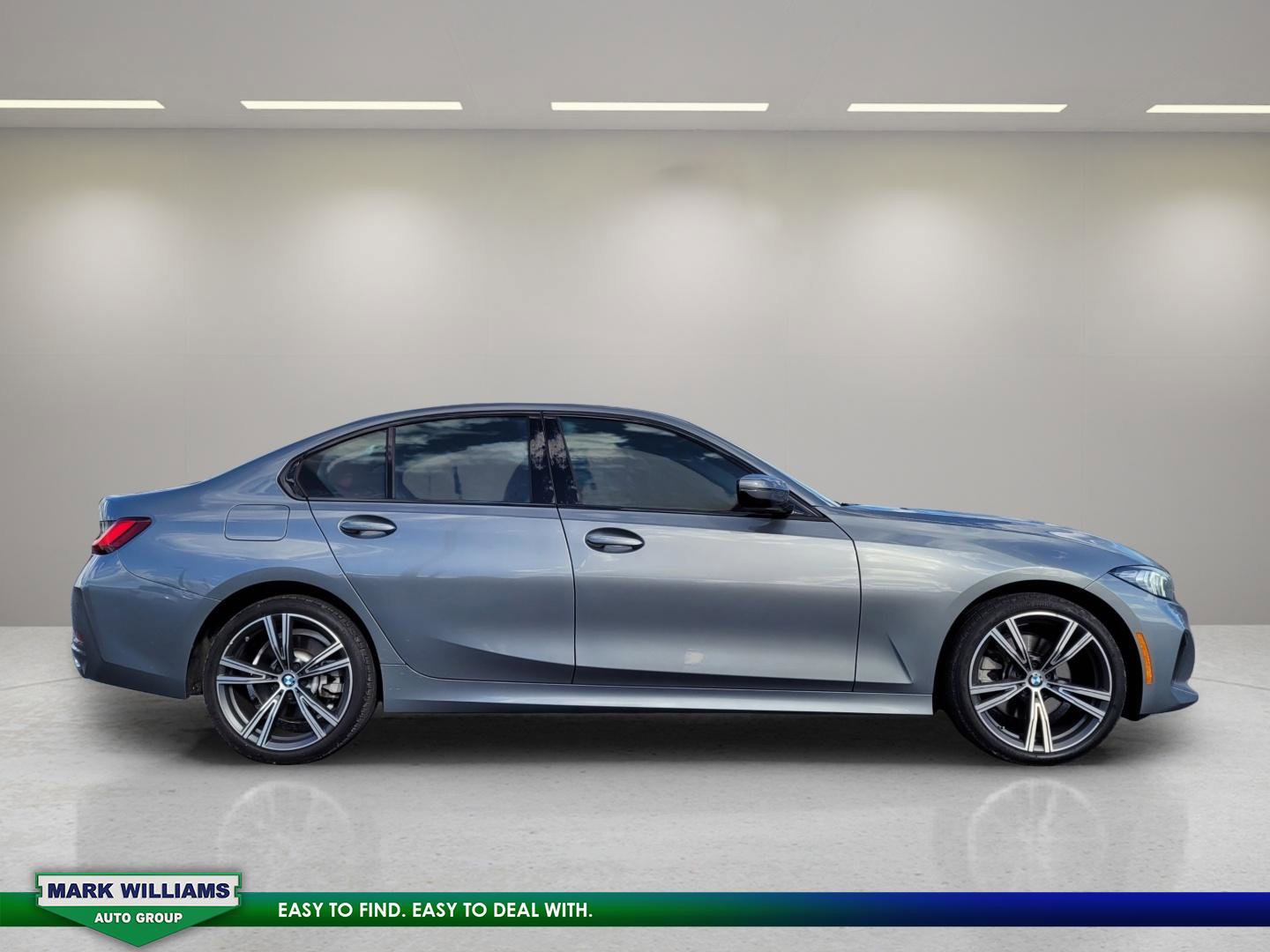 Used 2023 BMW 330i xDrive Sedan w/ Premium Package image 9