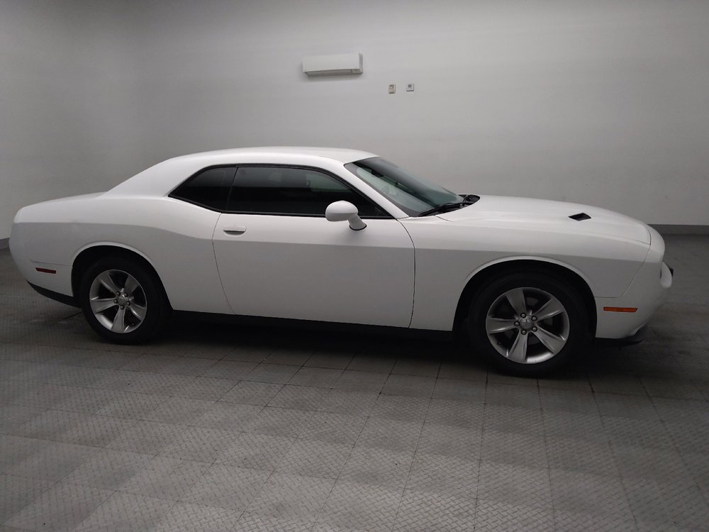Used 2016 Dodge Challenger SXT RWD image 11