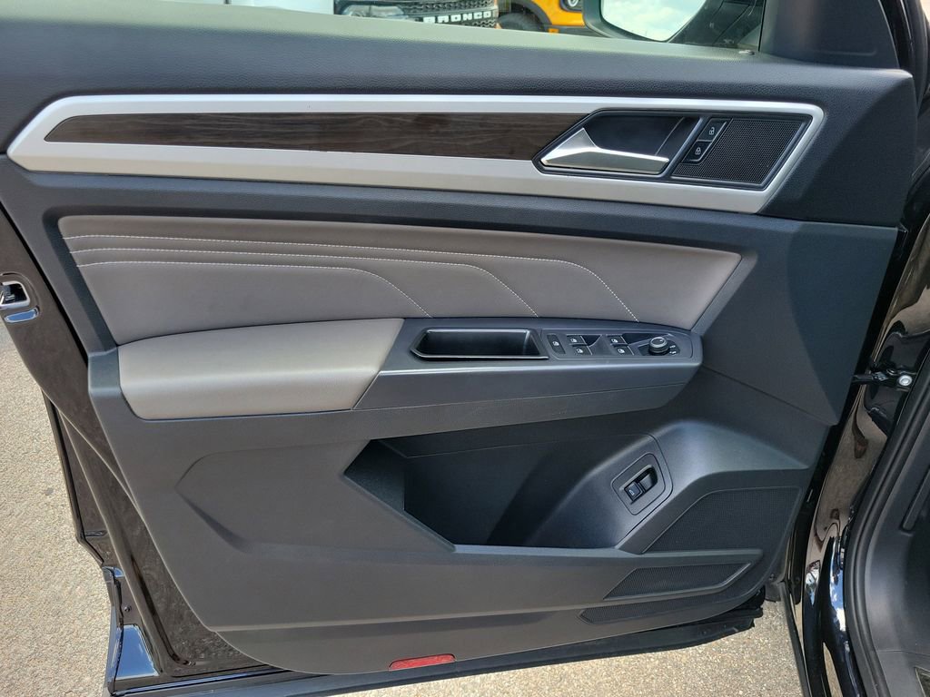 Used 2021 Volkswagen Atlas SE w/ Towing Package FWD image 14