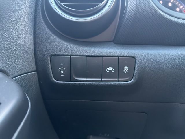 Used 2021 Hyundai Kona SE image 18