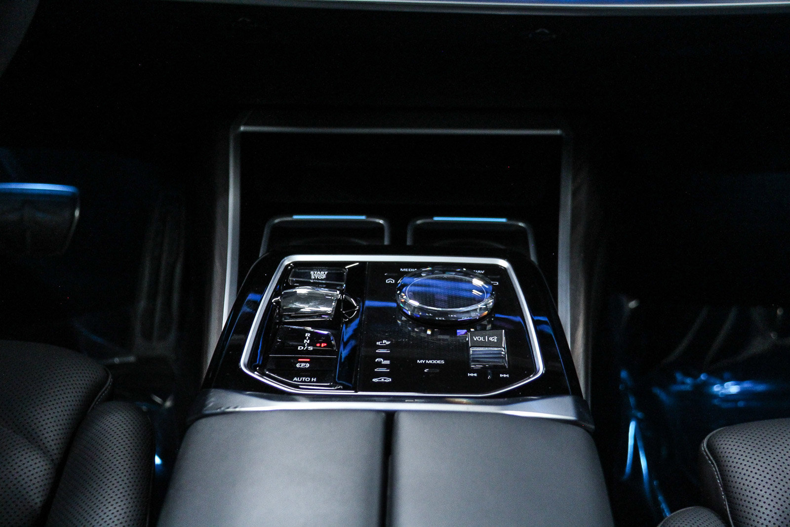 Certified 2023 BMW 740i w/ Parking Assistance Package image 14