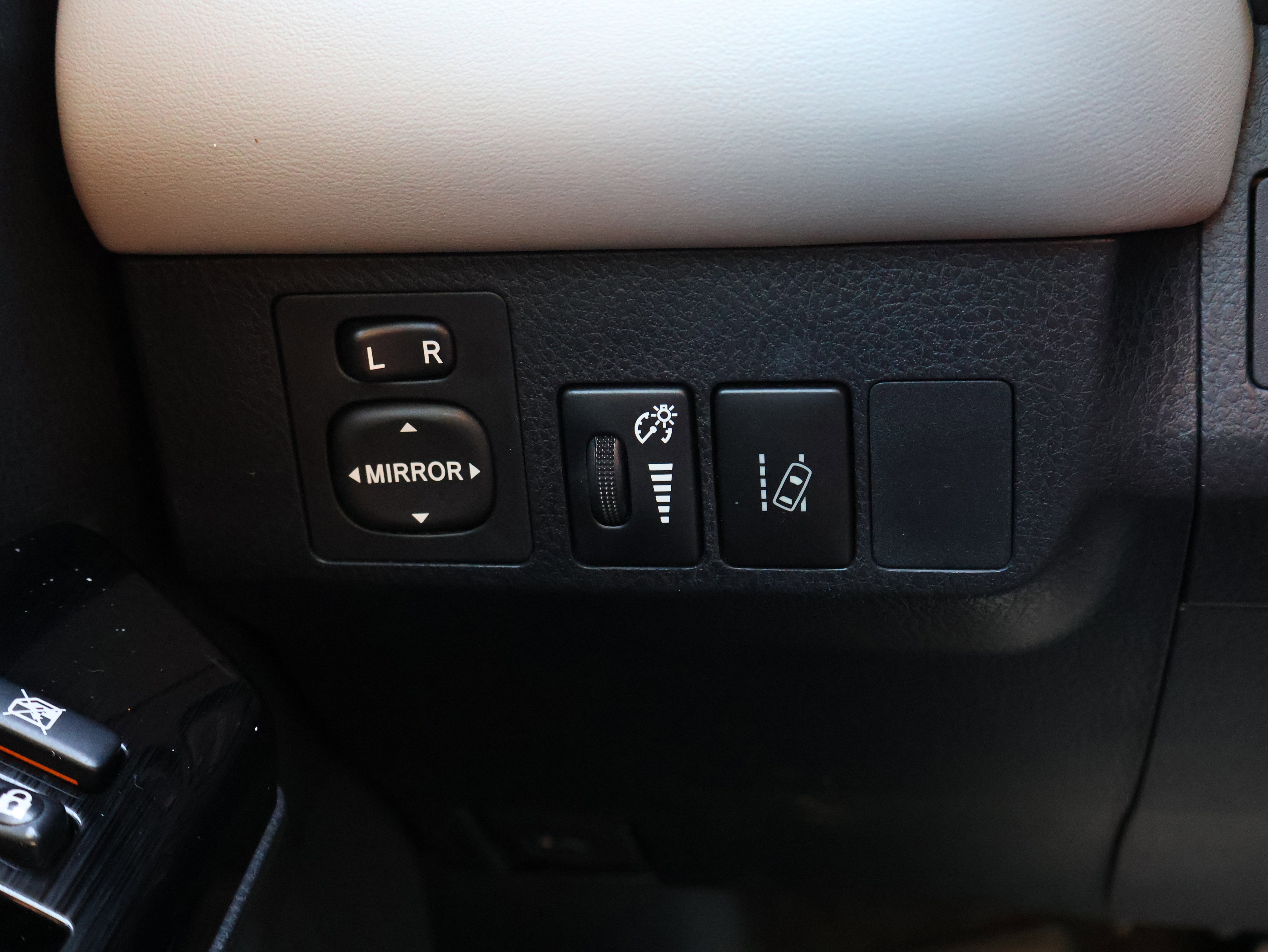 Used 2018 Toyota RAV4 Limited image 38