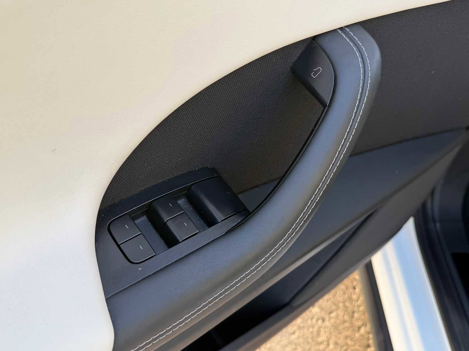 Used 2022 Tesla Model X image 18