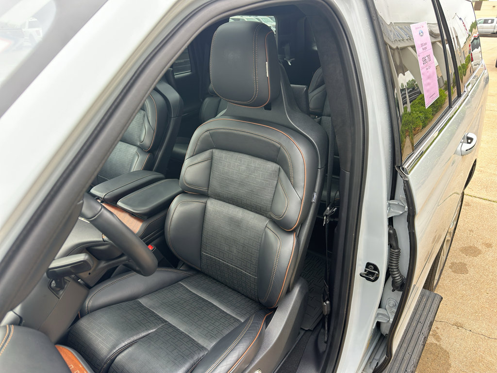 Used 2025 Lincoln Navigator Black Label AWD/4WD image 28