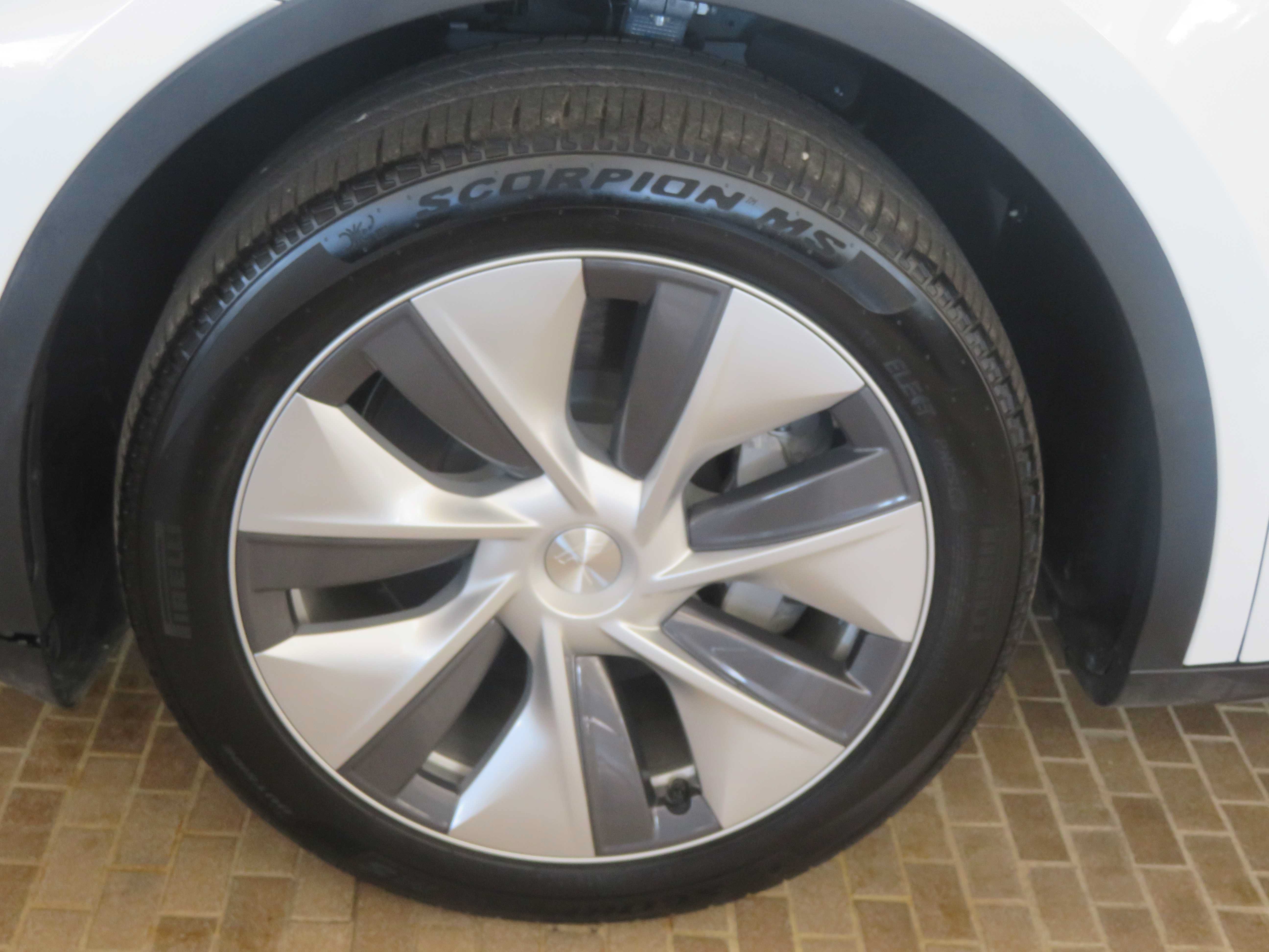 Used 2024 Tesla Model Y Long Range AWD/4WD image 7