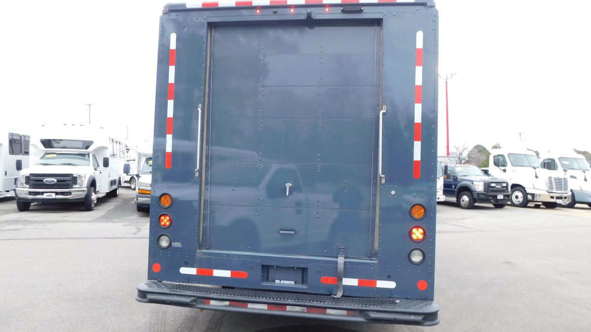 Used 2019 Ford E-450 and Econoline 450 Super Duty image 3