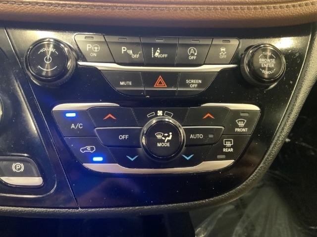 Used 2019 Chrysler Pacifica Limited w/ Tire & Wheel Group FWD image 20