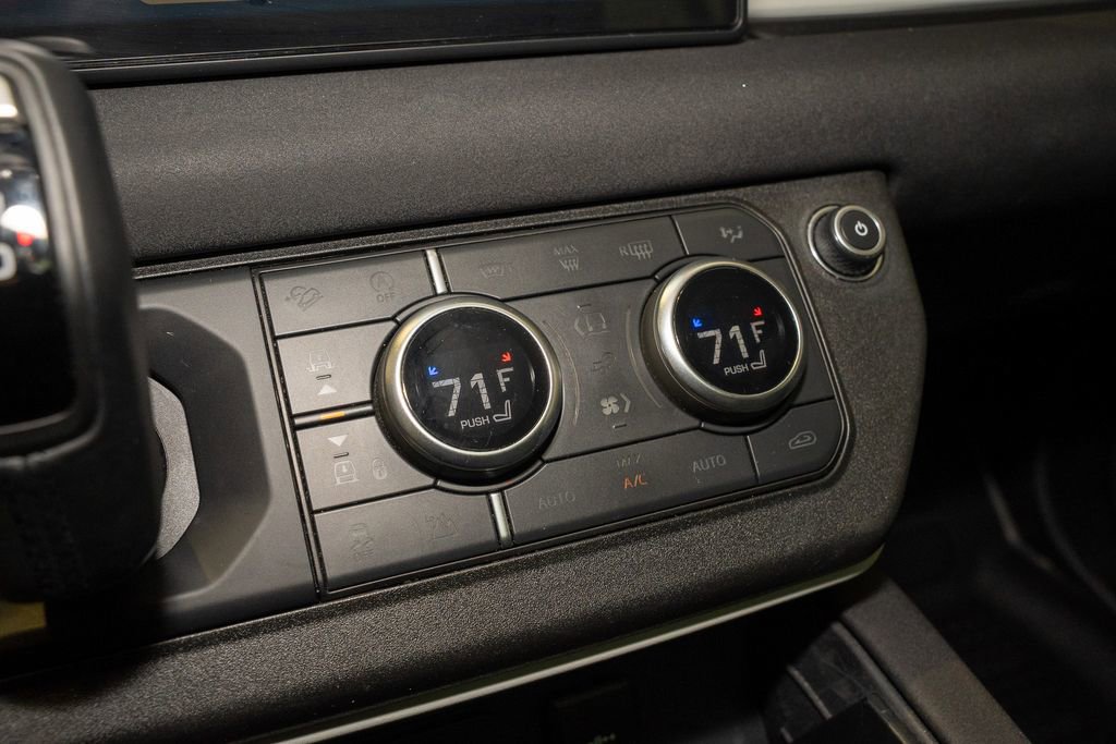 Used 2020 Land Rover Defender 110 SE image 16