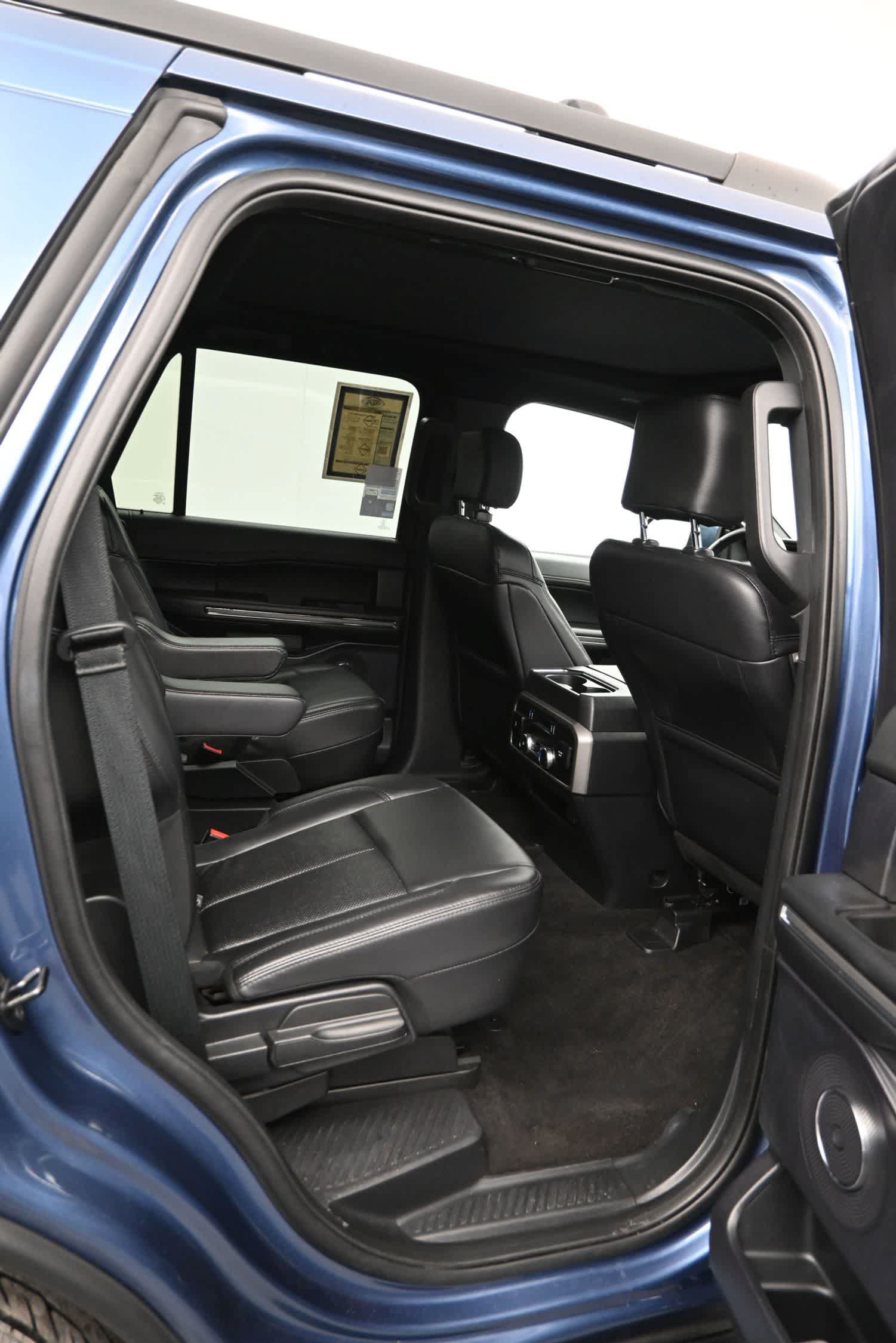 Used 2020 Ford Expedition XLT w/ Equipment Group 202A AWD/4WD image 12