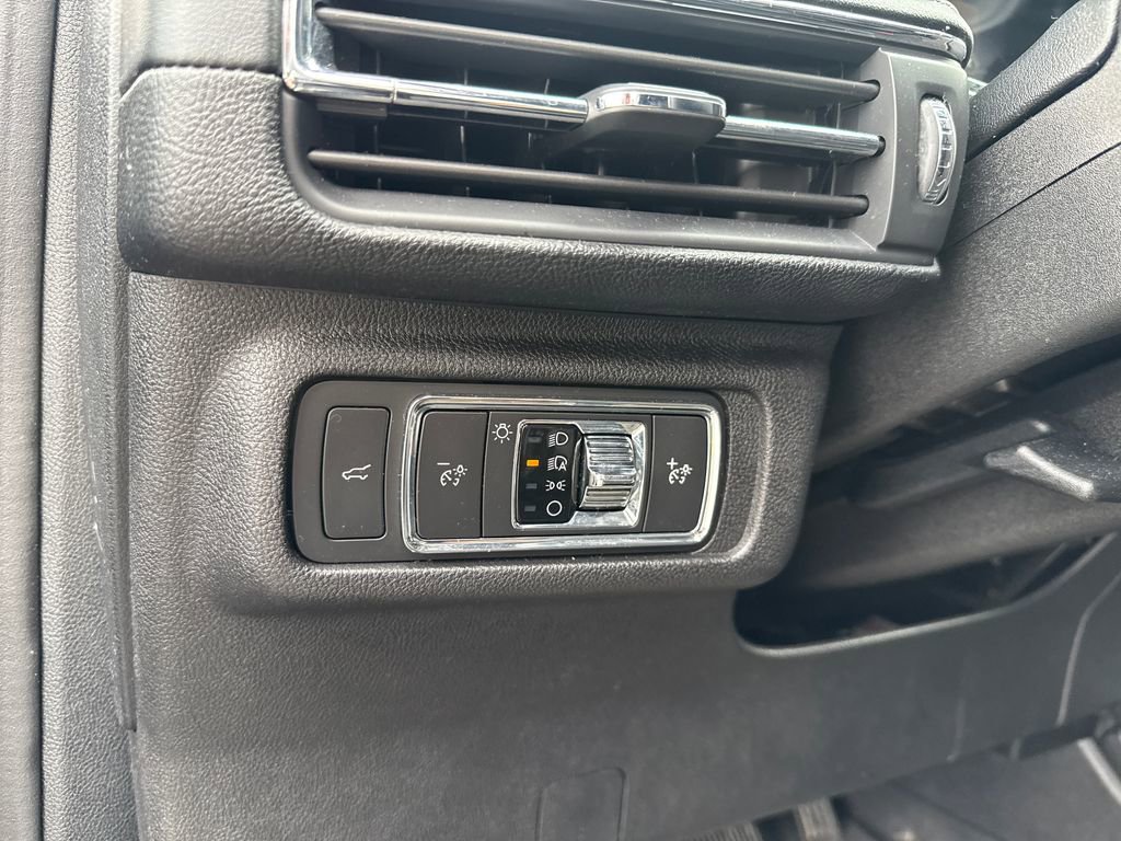 Used 2022 Lincoln Corsair AWD w/ Equipment Group 101A image 12