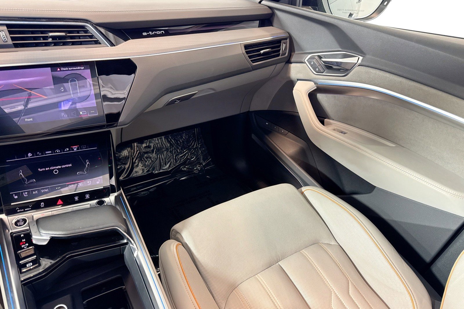 Used 2024 Audi Q8 e-tron Prestige w/ Prestige Package image 22