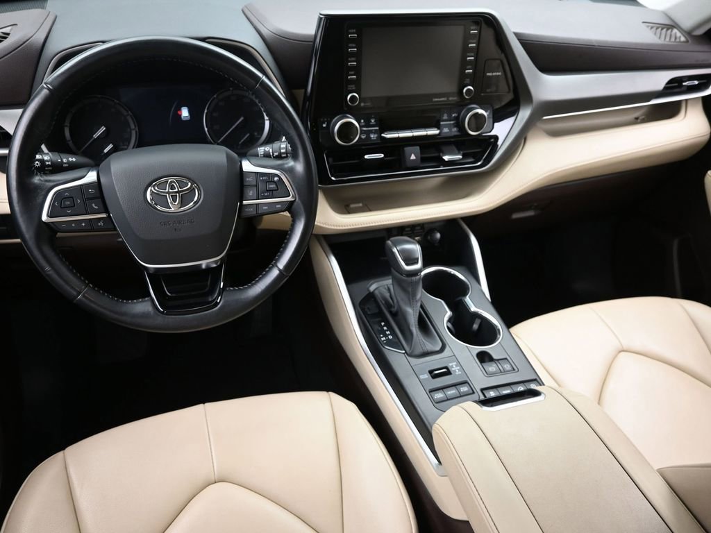 Used 2021 Toyota Highlander XLE image 17